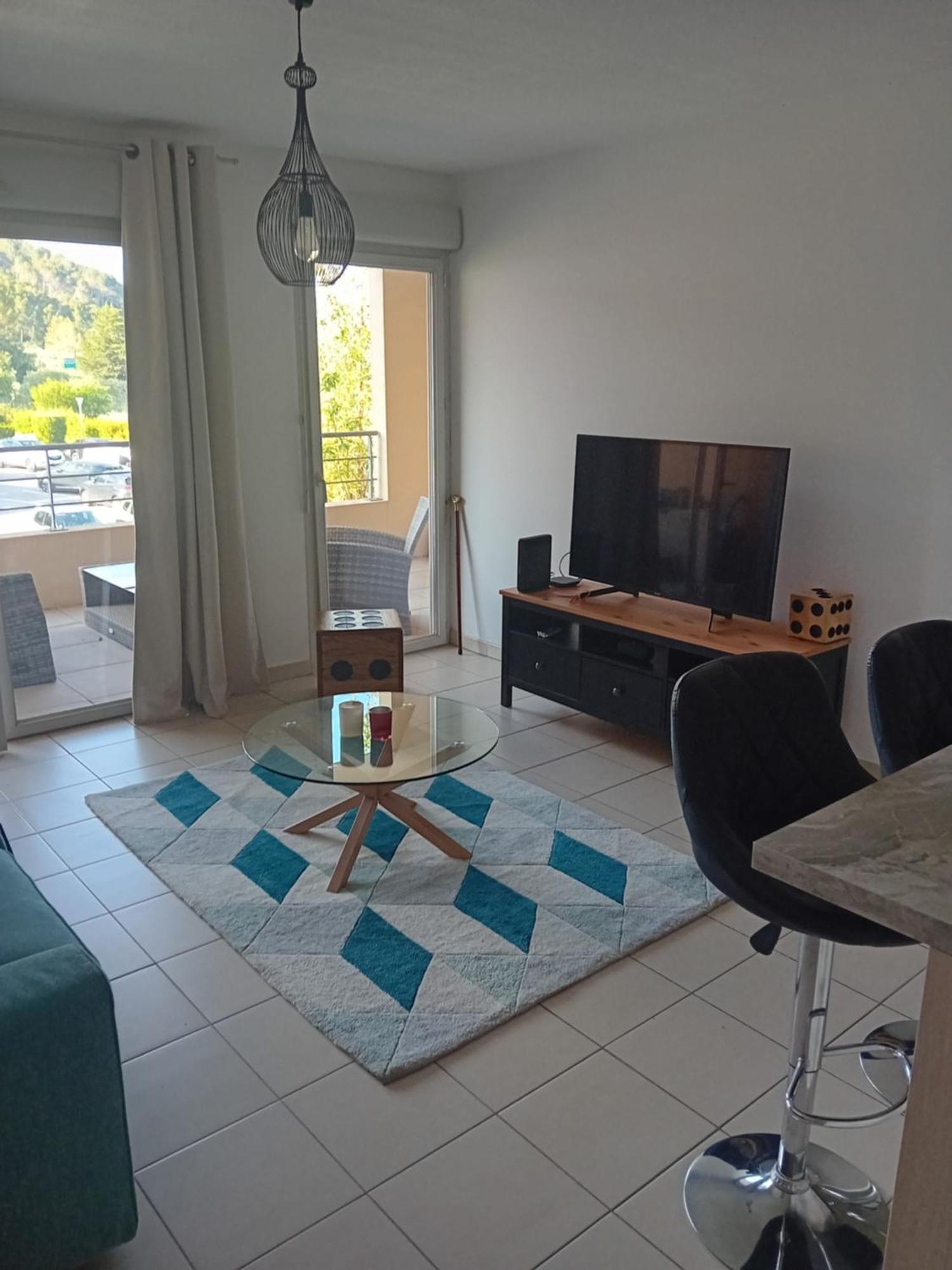 Superbe Appartement T2 Cuers Εξωτερικό φωτογραφία