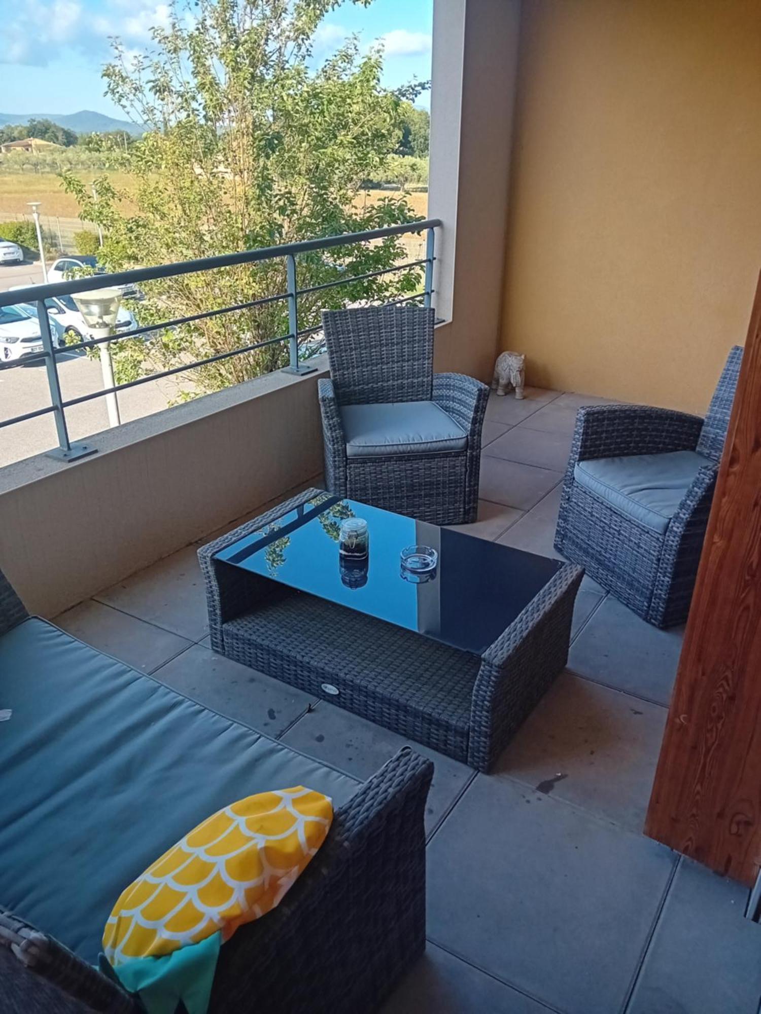 Superbe Appartement T2 Cuers Εξωτερικό φωτογραφία